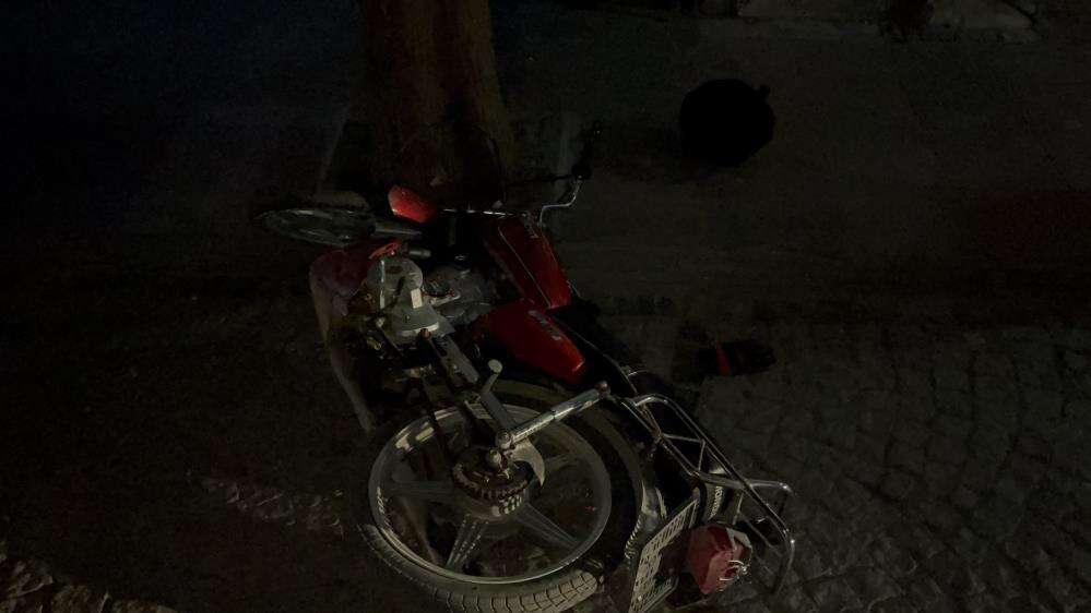 Çarptığı bekçi için ağlayan motosikletliyi diğer bekçiler teselli etti 7